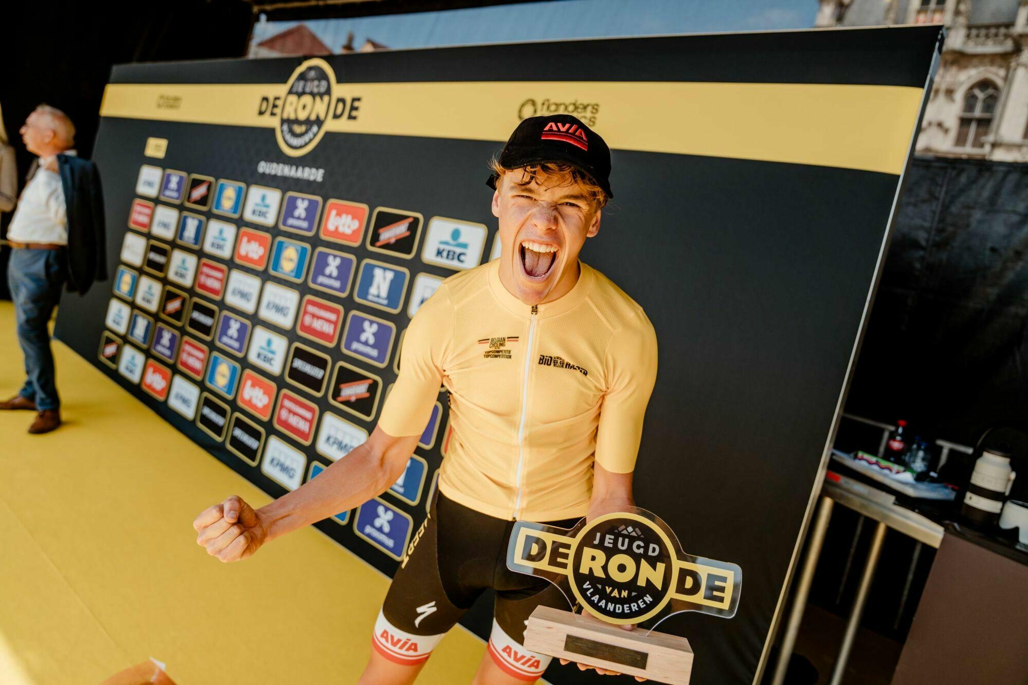Cedric Keppens wint allereerste Ronde Van Vlaanderen voor mannen U17