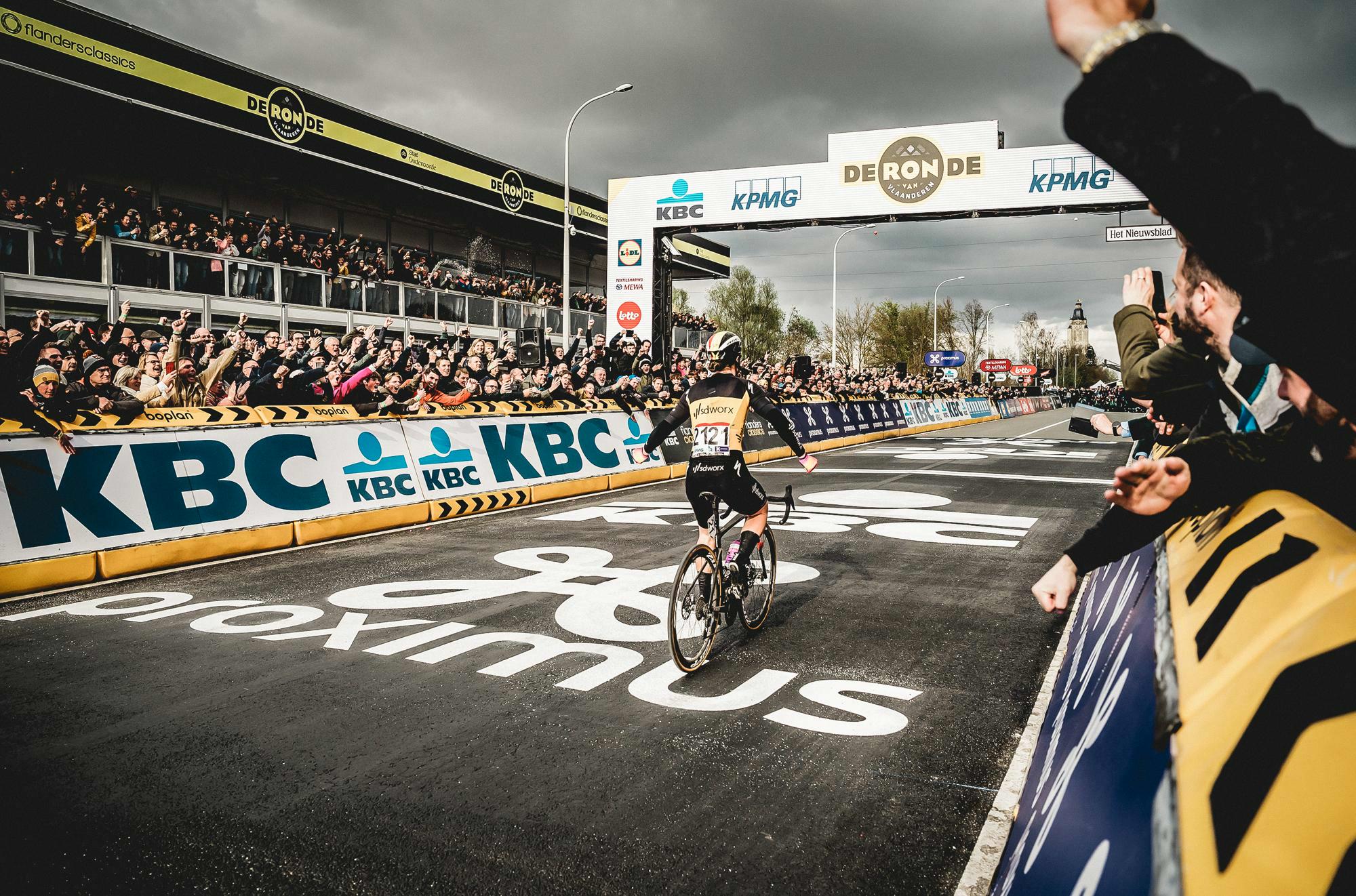 Kopecky sprints to victory in Flanders' finest