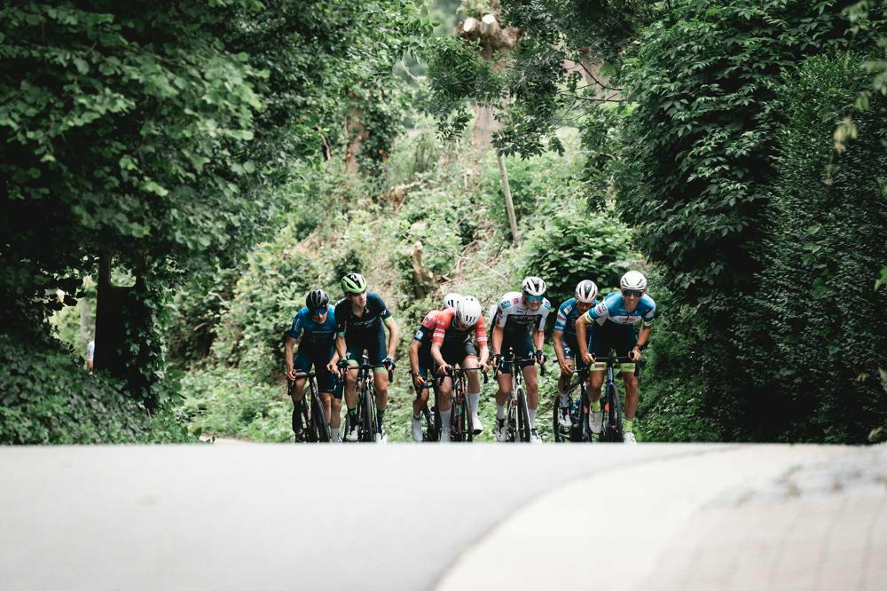 GeoDynamics soutient un test de sécurité en course avec des traceurs GPS lors du Tour des Flandres Jeunes